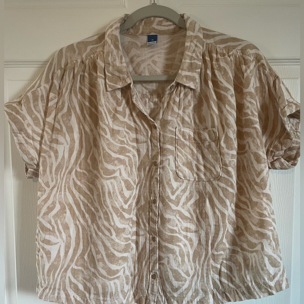 Women’s Old Navy Tan Printed Zebra Dolman-Sleeve Pocket Blouse, Size M